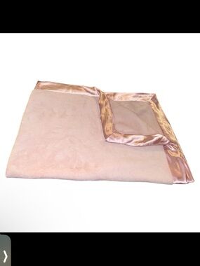Elegant Baby Pink Satin Trim Plush Baby Blanket Soft 30x40